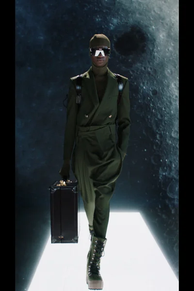 Look 29